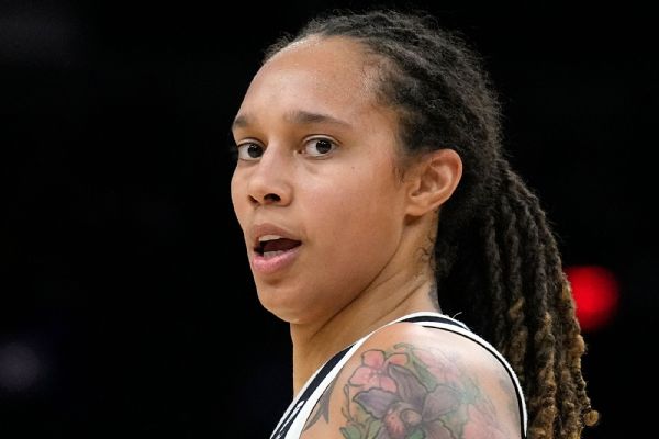 Griner dunks in first hoops workout in 10 months