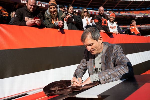 Sources: Kosar pulled from show for Browns bet
