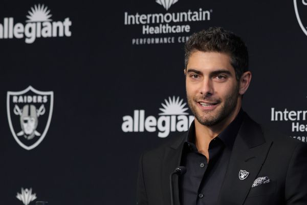 Garoppolo introduced by Raiders after initial delay
