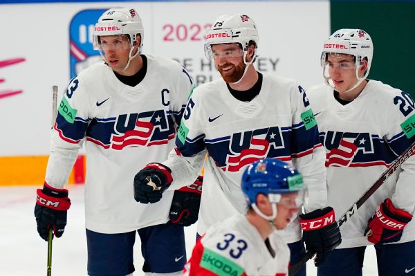 Unbeaten U.S. reaches hockey worlds semifinals