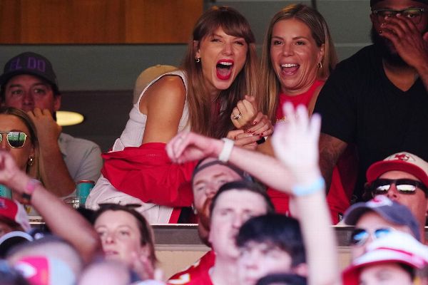 Love Story? Taylor Swift cheers on Kelce in win